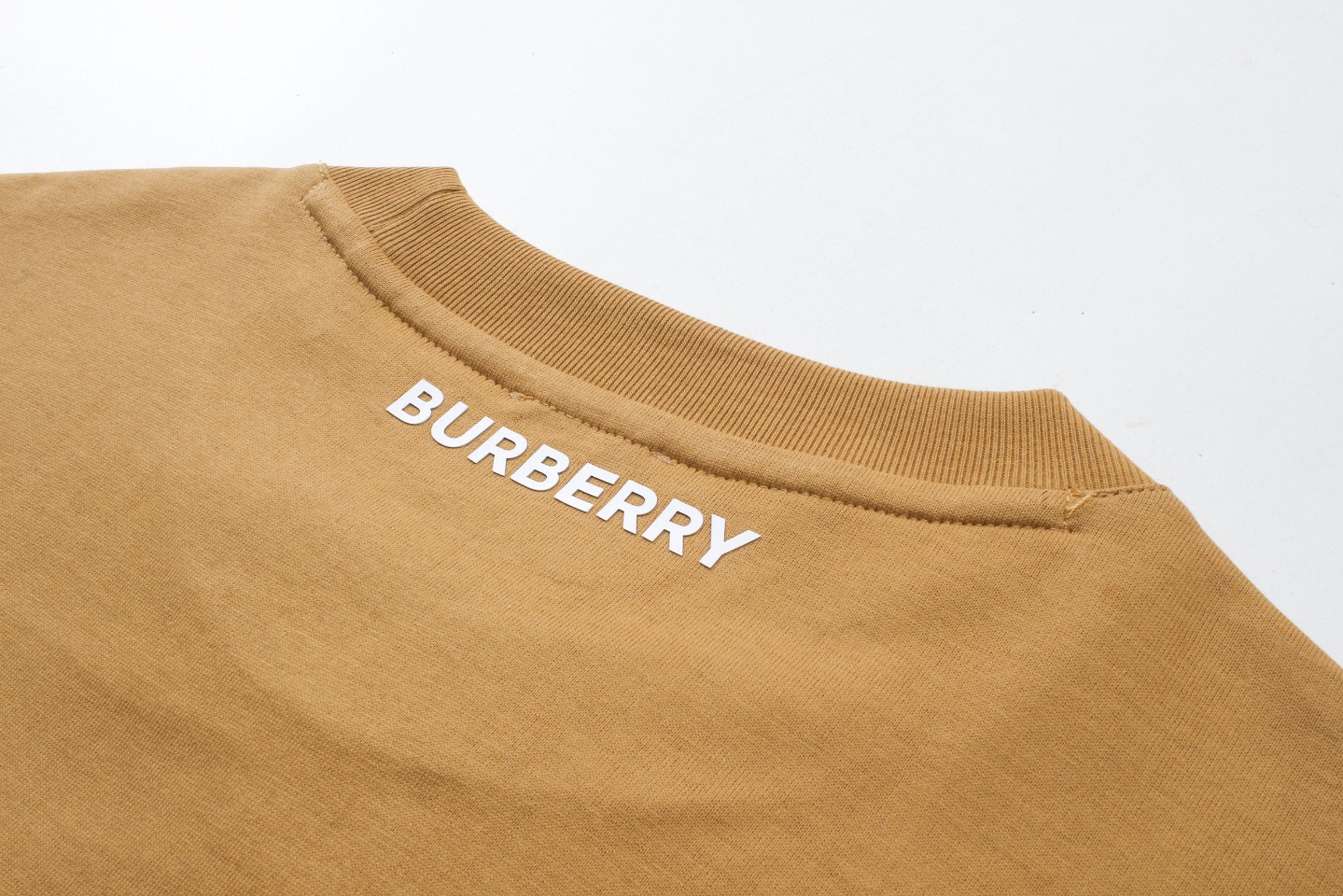 高版本Burberry巴宝莉2024早春胸口格纹短袖T恤BUR王牌渠道秒杀市面上一切版本只能说根本就不是