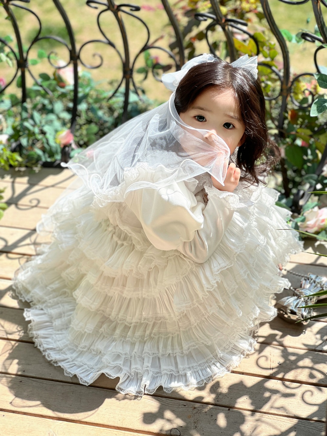早春气质穿搭｜小天使婚礼纱裙白色婚纱，充满创意。仿佛看到了女儿出嫁的样子层层叠叠裙子自然蓬松，宝贝上身很可爱。