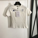 Chanel Vêtements T-Shirt Gris Blanc Imprimé Manches courtes 1 Chanel Vêtements T-Shirt Gris Blanc Imprimé Manches courtes