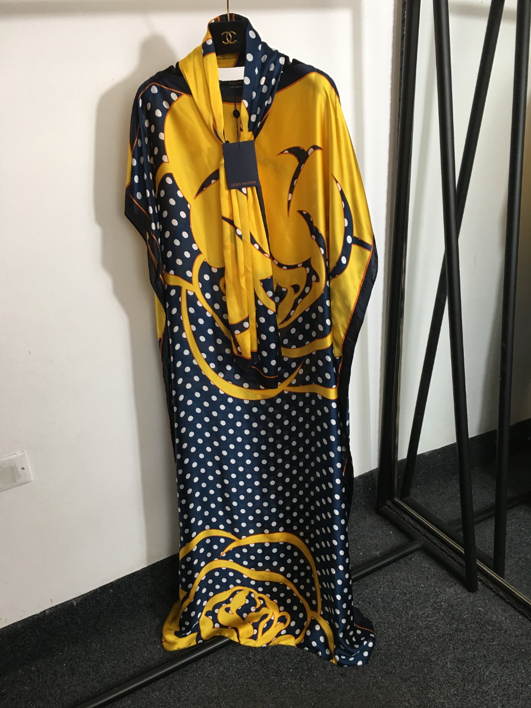 NO:822392,Style No. 4205 LV* new camellia polka dot print, tie-neck batwing sleeves loose dress, with belt (can be used as scarf, headscarf, belt), yellow, orange, [one size fits all; total length 153], Louis Vuitton-clothing, louis vuitton, louis vuitton, skirts,19860909款号4205 LV*新款 山茶花波点印花 系带领蝙蝠袖宽松连衣裙,配腰带（可当围巾、头巾、腰带）,黄色,橘红色,【均码；总长153】,路易威登-服装,louis vuitton,louis vuitton,skirts,,Women's clothing