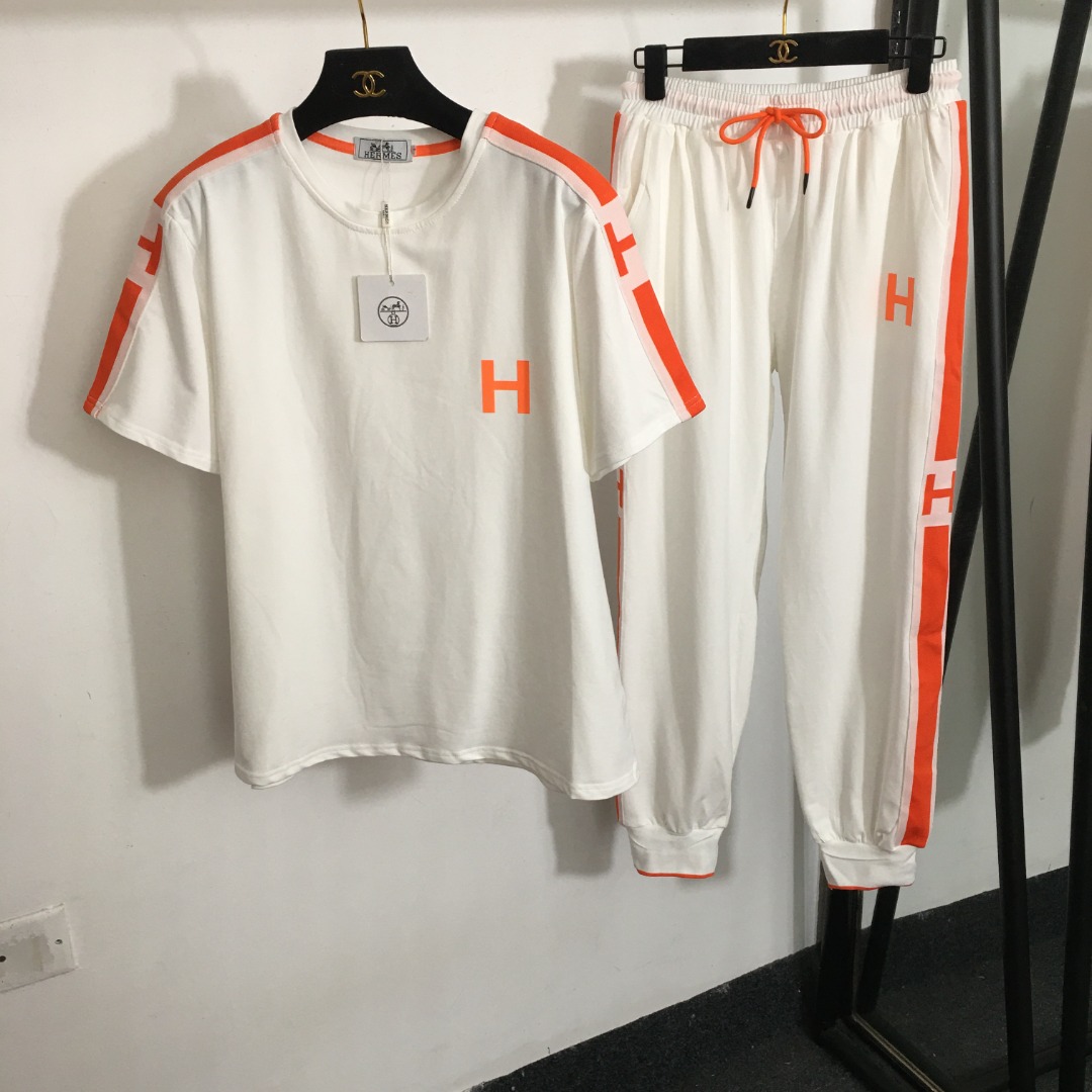 Hermes Roupa Calças Camiseta “Roupas de Duas P eças & Conjuntos Combinando” Réplica encontrada
 Preto Vermelho Branco Manga Curta