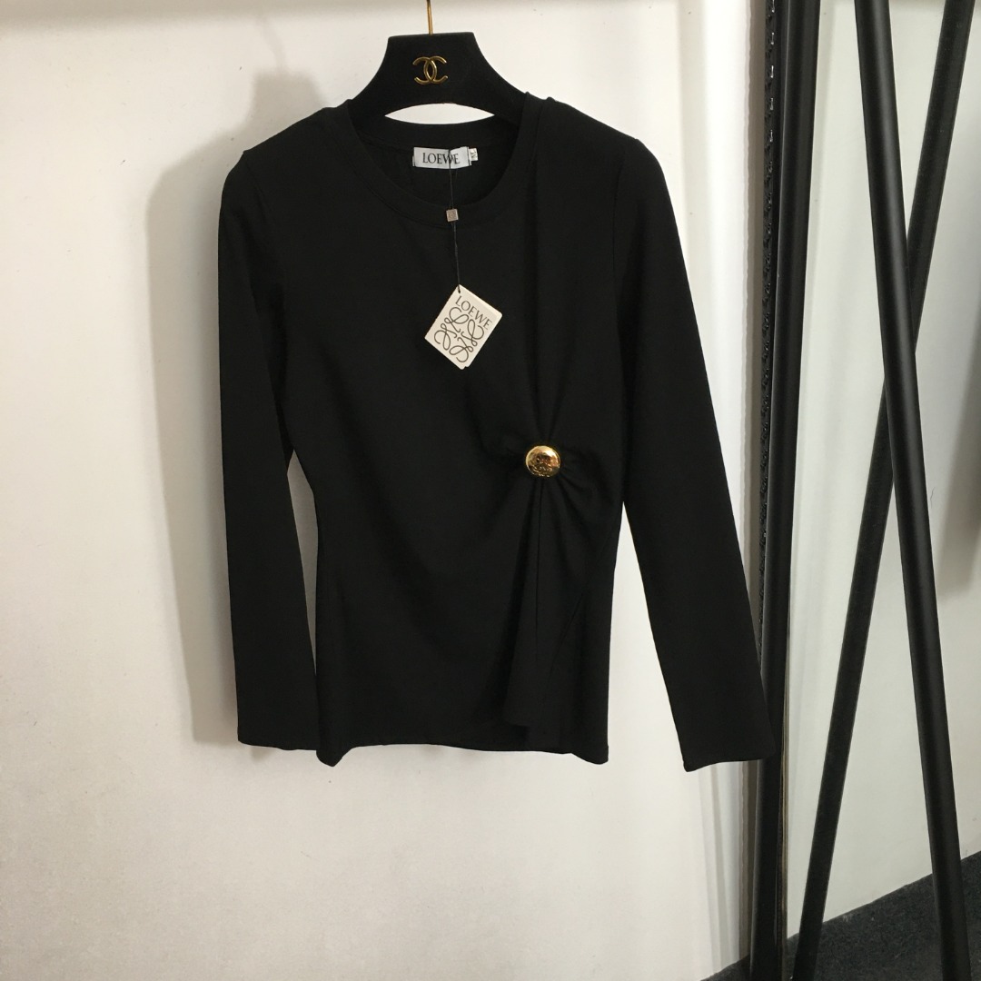 NO:826583,Style number 5228 Loew* new style hardware logo metal pin decoration pleated slim long-sleeved T-shirt bottoming shirt, white, black, S-XL, [M size; shoulder width 36, chest 84, sleeve length 58, clothing length 61], Loew-clothing, loewe, loewe, tees, t-shirt,19860909款号5228 Loew*新款 五金logo金属别针装饰 皱褶修身长袖T恤打底衫,白色,黑色,S-XL,【M码；肩宽36,胸围84,袖长58,衣长61】,罗意威-服装,loewe,loewe,tees，t-shirt,,Women's clothing