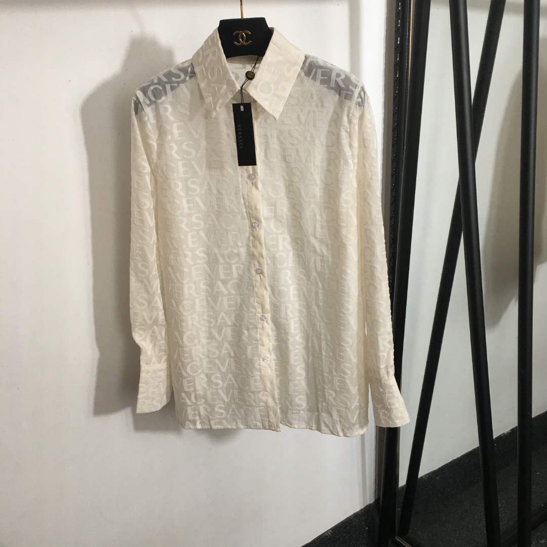 NO:779177,Style number 6717 Versace* new style thin see-through long-sleeved silk shirt with flocked logo letters, apricot, black, S-XL, [M size; shoulder width 39, bust 100, sleeve length 59, dress length 69], Versace-clothing,versace,versace,19860909款号6717 Versace*新款 植绒logo字母薄款透视气质长袖丝质衬衣,杏色,黑色,S-XL,【M码；肩宽39,胸围100,袖长59,衣长69】,范思哲-服装,versace,versace,,Women's clothing