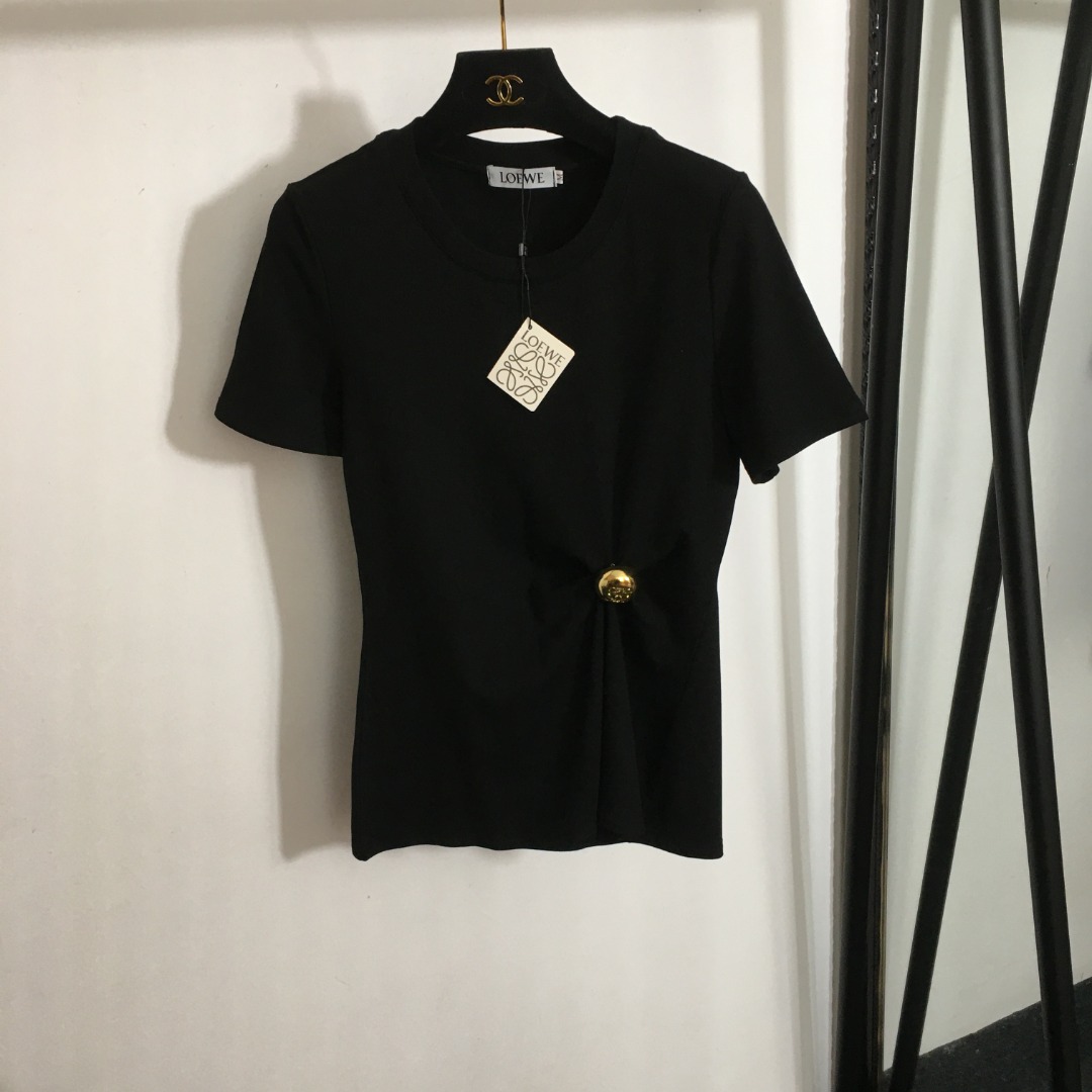 NO:826578,Style number 7684 Loew* new style hardware logo metal pin decoration pleated waist slim short-sleeved T-shirt, white, black, S-XXL, [M size; shoulder width 36, chest 82, sleeve length 20, length 63], Loew-clothing, loewe, loewe, T-shirt, tees, t-shirt,19860909款号7684 Loew*新款 五金logo金属别针装饰 褶皱收腰修身短袖T恤,白色,黑色,S-XXL,【M码；肩宽36,胸围82,袖长20,衣长63】,罗意威-服装,loewe,loewe,T-shirt,tees，t-shirt,,Women's clothing