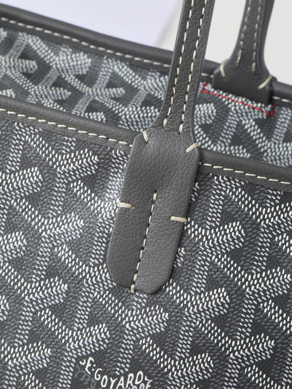 NO:619182,[Extra quality all-copper hardware] 020323 Gray, Goyard Artois medium zipper tote bag is a tribute to the iconic saint louis bag, with a structured design and more emphasis on security and privacy because it uses leather corners and zipper closure. It also comes with a removable inner bag to separate your belongings. 30 cm x 17 cm x 50 cm, comes with gift bag, Goya [original], louis  vuitton,saint laurent,totes19860909【特级品质 全铜五金】 020323灰色,goyard戈雅artois 中号拉链托特包是对标志性 saint louis 包的致敬之作,采用结构化设计,而且更加注重安全和隐私,因为它采用了皮革包角和拉链闭合方式.它还配备了一个可拆卸内袋,用于分隔您的物品. 30 cm x 17 cm x 50 cm ,配礼品袋,戈雅【原厂】,louis vuitton,saint laurent,totes,Bag