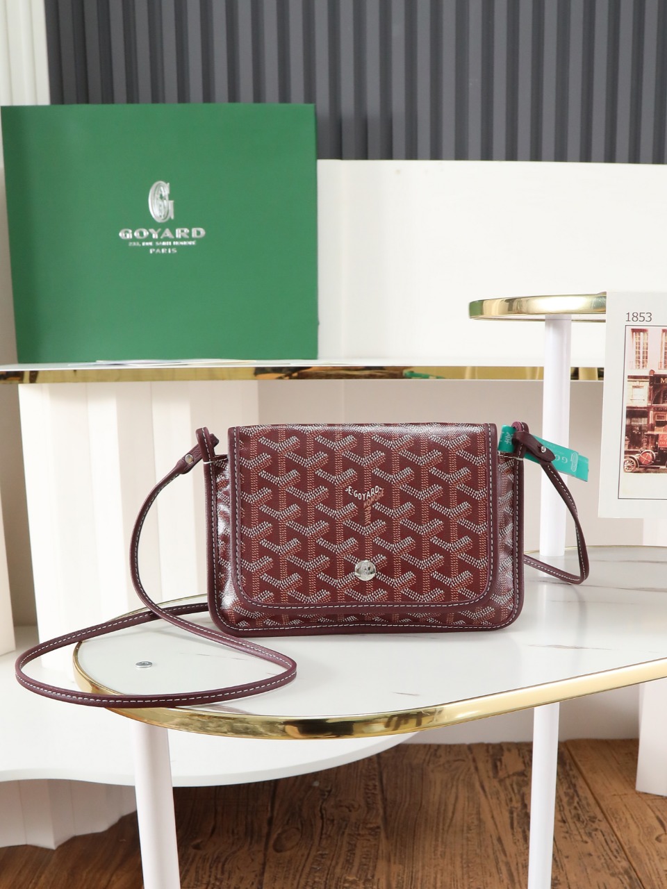 NO:618457,[Premium quality original materials] The plumet clutch is inspired by the pouch of the saintlouis bag, which is named after the Paris dock worker. This bag is designed to function as a wallet, which can store coins, banknotes and cards. It can also be equipped with a shoulder strap and worn cross-body like a small bag. Its 3 independent pocket system can perfectly adapt to its contents, showing elegance. Dimensions: 20.5x2.5x14 cm  Comes with a full set of packaging, 020150 date red, Goya [original], louis vuitton, saint laurent, wallets, handbag19860909【特级品质 原厂料】 plumet 手拿包的灵感来自 saintlouis包的小袋,它以巴黎码头的工人的名称命名.这款包的设计具有钱包功能,可存放硬币、纸钞和卡片,可另外搭配肩带,像小包一样斜挎在身上.它的3个独立口袋系统能够完美适应其内装物,尽显优雅. 尺寸:20.5x2.5x14 cm 配全套包装,020150枣红,戈雅【原厂】,louis vuitton,saint laurent,wallets,handbag,Bag