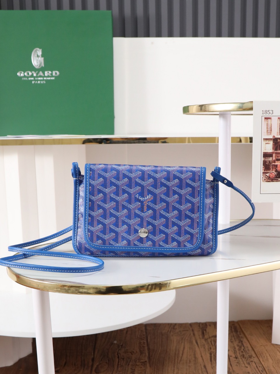 NO:618469,[Premium quality original materials] The plumet clutch is inspired by the pouch of the saintlouis bag, which is named after the Paris dock worker. This bag is designed to function as a wallet, which can store coins, banknotes and cards. It can also be equipped with a shoulder strap and worn cross-body like a small bag. Its 3 independent pocket system can perfectly adapt to its contents, showing elegance. Dimensions: 20.5x2.5x14 cm  Comes with a full set of packaging, 020150 sky blue, Goya [original], louis vuitton, saint laurent, wallets, handbag19860909【特级品质 原厂料】 plumet 手拿包的灵感来自 saintlouis包的小袋,它以巴黎码头的工人的名称命名.这款包的设计具有钱包功能,可存放硬币、纸钞和卡片,可另外搭配肩带,像小包一样斜挎在身上.它的3个独立口袋系统能够完美适应其内装物,尽显优雅. 尺寸:20.5x2.5x14 cm 配全套包装,020150天蓝,戈雅【原厂】,louis vuitton,saint laurent,wallets,handbag,Bag