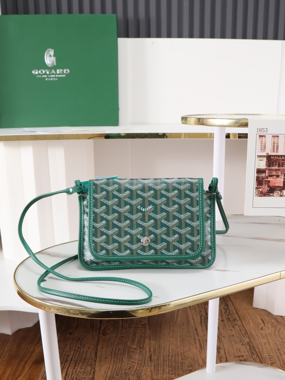 NO:618479,[Premium quality original materials] The plumet clutch is inspired by the pouch of the saintlouis bag, which is named after the Paris dock worker. This bag is designed to function as a wallet, which can store coins, banknotes and cards. It can also be equipped with a shoulder strap and worn cross-body like a small bag. Its 3 independent pocket system can perfectly adapt to its contents, showing elegance. Dimensions: 20.5x2.5x14 cm  With full set of packaging, 020150 green, Goya [original], louis vuitton, saint laurent, wallets, handbag19860909【特级品质 原厂料】 plumet 手拿包的灵感来自 saintlouis包的小袋,它以巴黎码头的工人的名称命名.这款包的设计具有钱包功能,可存放硬币、纸钞和卡片,可另外搭配肩带,像小包一样斜挎在身上.它的3个独立口袋系统能够完美适应其内装物,尽显优雅. 尺寸:20.5x2.5x14 cm 配全套包装,020150绿色,戈雅【原厂】,louis vuitton,saint laurent,wallets,handbag,Bag