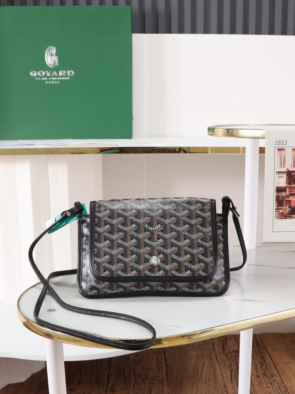 NO:618515,[Premium quality original materials] The plumet clutch is inspired by the pouch of the saintlouis bag, which is named after the Paris dock worker. This bag is designed to function as a wallet, which can store coins, banknotes and cards. It can also be equipped with a shoulder strap and worn cross-body like a small bag. Its 3 independent pocket system can perfectly adapt to its contents, showing elegance. Dimensions: 20.5x2.5x14 cm  Comes with complete packaging, 020150 black, Goya [original], louis vuitton, saint laurent, wallets, handbag19860909【特级品质 原厂料】 plumet 手拿包的灵感来自 saintlouis包的小袋,它以巴黎码头的工人的名称命名.这款包的设计具有钱包功能,可存放硬币、纸钞和卡片,可另外搭配肩带,像小包一样斜挎在身上.它的3个独立口袋系统能够完美适应其内装物,尽显优雅. 尺寸:20.5x2.5x14 cm 配全套包装,020150黑色,戈雅【原厂】,louis vuitton,saint laurent,wallets,handbag,Bag