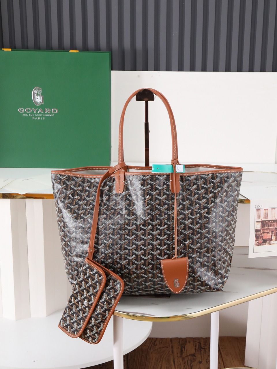 NO:618587,[Super quality original material] Saint Louis small shopping bag, made of goyardine canvas, unlined, soft and light, reversible, the front is made of goyardine canvas, the other side is made of cotton and linen knitted material. The two leather handles change from thin to thick, supporting multiple carrying methods. It has a detachable inner bag that can be hung on one of the handles of the bag for quick access. 28 cm x 15 cm x 34 cm  With gift bag, 020146m brown, Goya [original], louis vuitton, saint laurent19860909【特级品质 原厂料】 saint louis 小号购物包,采用 goyardine 帆布制成,无衬里,柔软而轻盈,可双面使用,正面为 goyardine 帆布材质,另一面为棉麻针织材质.两个皮革提手从细变粗,支持多种背法.它带有一个可拆卸内袋,挂在包的一个提手上,方便快速取用. 28 cm x 15 cm x 34 cm 配礼品袋,020146m棕色,戈雅【原厂】,louis vuitton,saint laurent,Bag