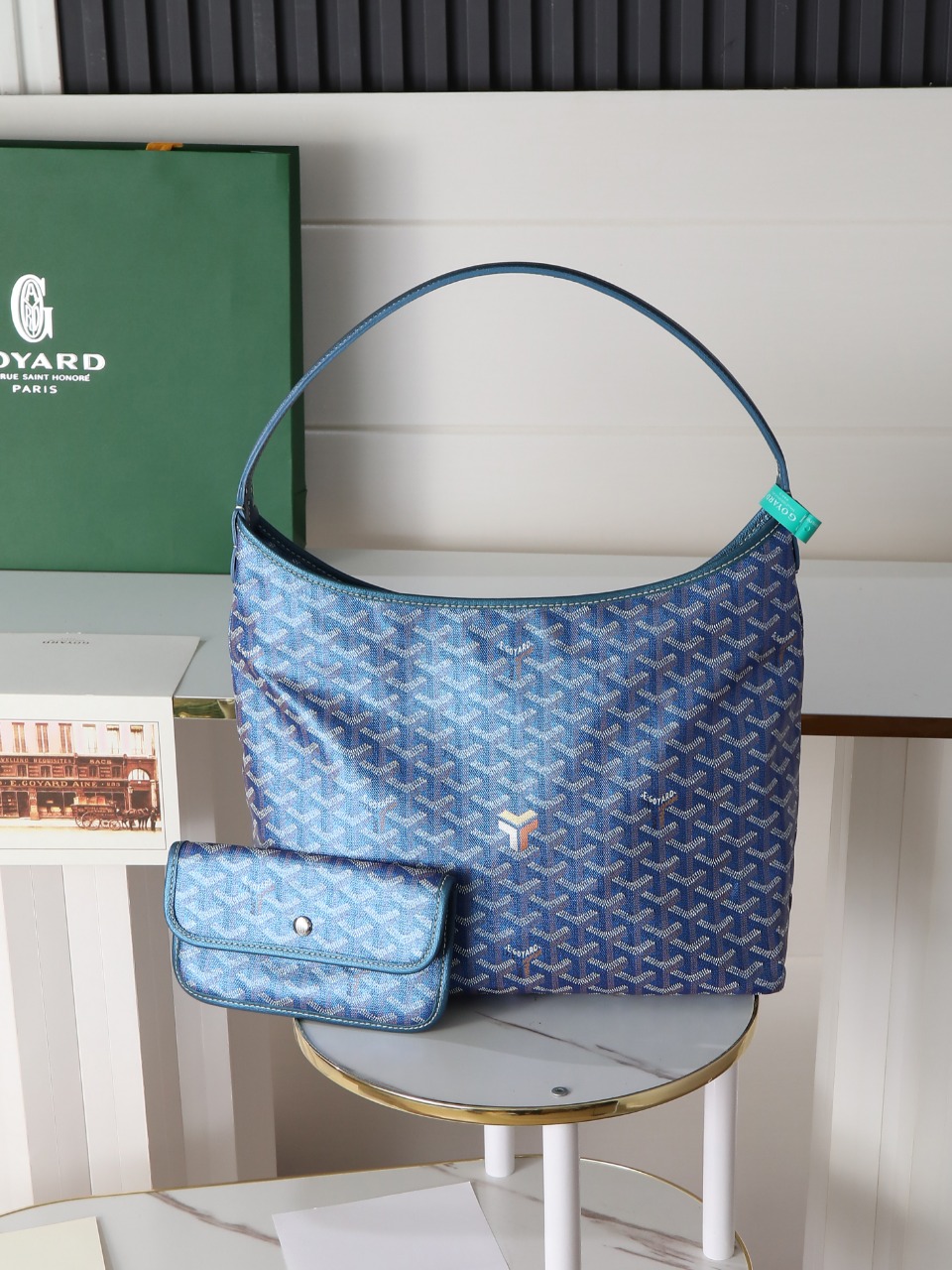 NO:618660,[Extra quality original materials] The bohème hobo bag is the epitome of lightness, flexibility and security, thanks to its zipper closure. Thanks to its wide handles, it is also very comfortable as a shoulder bag. It also has the iconic removable pouch that can be closed with a snap. 27 cm19860909【特级品质 原厂料】 bohème hobo包是轻巧、灵活和安全的缩影,这要归功于它的拉链闭合.由于其有宽度的手柄,它作为一个单肩包也非常舒适.它还具有标志性的可拆卸小袋,可通过按扣来封闭袋口. 27 cm x 15 cm x 42 cm 货号06珠光蓝 配礼品袋,,戈雅【原厂】,shoulder bags,Bag