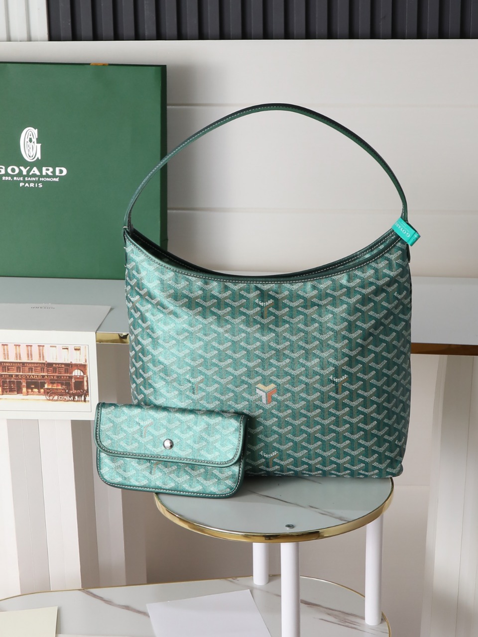 NO:618669,[Extra quality original materials] The bohème hobo bag is the epitome of lightness, flexibility and security, thanks to its zipper closure. Thanks to its wide handles, it is also very comfortable as a shoulder bag. It also has the iconic removable pouch that can be closed with a snap. 27 cm x 15 cm x 42 cm Item No. 06 Pearlescent Green Comes with gift bag, Goya [original], shoulder bags19860909【特级品质 原厂料】 bohème hobo包是轻巧、灵活和安全的缩影,这要归功于它的拉链闭合.由于其有宽度的手柄,它作为一个单肩包也非常舒适.它还具有标志性的可拆卸小袋,可通过按扣来封闭袋口. 27 cm x 15 cm x 42 cm 货号06珠光绿 配礼品袋,,戈雅【原厂】,shoulder bags,Bag