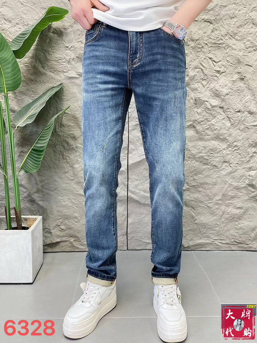 NO:463310,Burberry Men's Jeans Original Original Clothing Original Wash Water!  Imported original wash elastic fabrics, complex handicrafts superimposed, any wash process will become a completely different color effect after a few more seconds, so it is more precious, especially long-lasting and odor-resistant... Use the best tannin elastic texture, genuine leather leather cards, high-quality metal accessories... to create a unique and original jeans style!  Original hardware accessories, super positive style, comfortable and breathable, extremely high grade, counter quality, and handsome upper body. Number of codes 29-38, burberry, burberry, jeans, alexander wang19860909Burberry 巴宝莉 男士牛仔裤原厂原布原洗水！进口原版水洗弹力面料,复杂的手工艺叠加,任何一个洗水环节多停留几秒都会变成完全不一样的颜色效果,所以越加珍贵,特别持久、耐味…… 选用上乘的丹宁弹力质感,真皮皮牌、高定的金属辅料……打造出独特及原创的牛仔裤款型！原版五金辅料,版型超正,舒适透气,档次极高,专柜品质,上身帅气十足.码数29-38,,burberry,burberry,jeans,alexander wang,Men's clothing