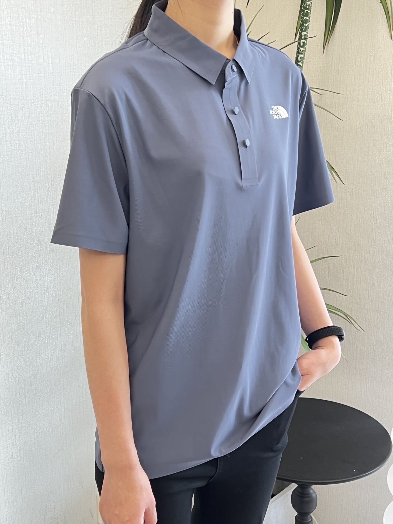 供货价:45💰『高级冰丝Polo』北家限定款,立体logo,原包装➕原吊牌 
当情侣装，送老公，送老爸都是绝绝子的选择❗️

高级感满满，自留两件不嫌多✅

冰丝质感！无痕压胶工艺！质感天壤之别⚠️

上身冰感十足！瞬间降温，超级垂顺光滑有质感！