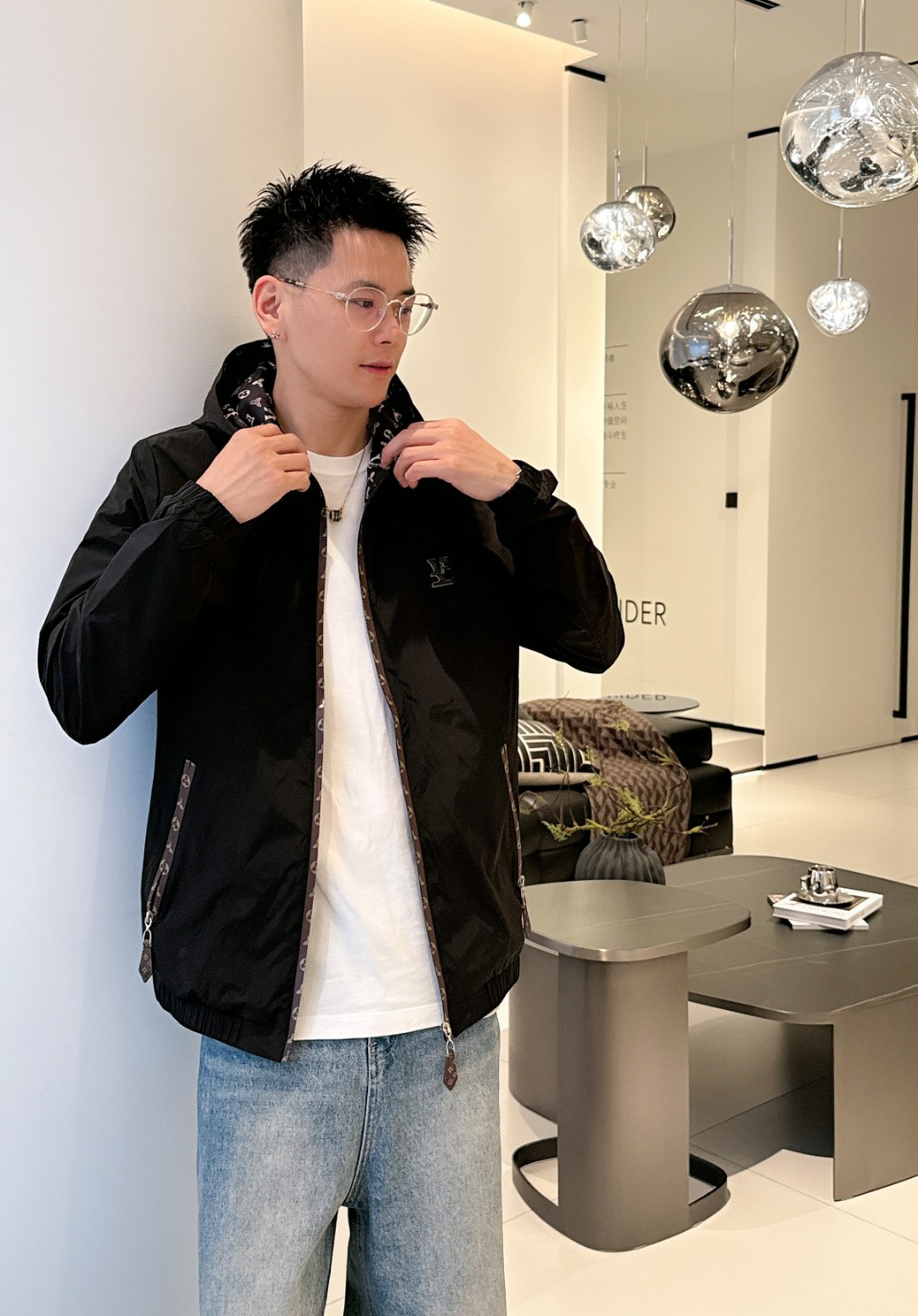 NO:530476,Lv 2025 autumn new men's jacket, original single three-standard full high-end version!  Customized fabrics for counters are breathable and comfortable, with impeccable details, brand elements design concept, professional purchasing level reflects high quality. The feel is delicate and soft!  It is casually cut, with a great upper body style!  Number of codes M~XXXL, louis vuitton,jackets & coats,jackets & coats,alexander wang19860909Lv 2025秋季新款男士夹克外套,原单三标齐全高端版本！专柜定制面料 透气舒适度高,细节无可挑剔,品牌元素设计理念,专业代购级体现高品质.手感细腻柔软！呈现休闲裁剪,上身版型超赞！码数M～XXXL,,louis vuitton,jackets & coats,jackets & coats,alexander wang,Men's clothing