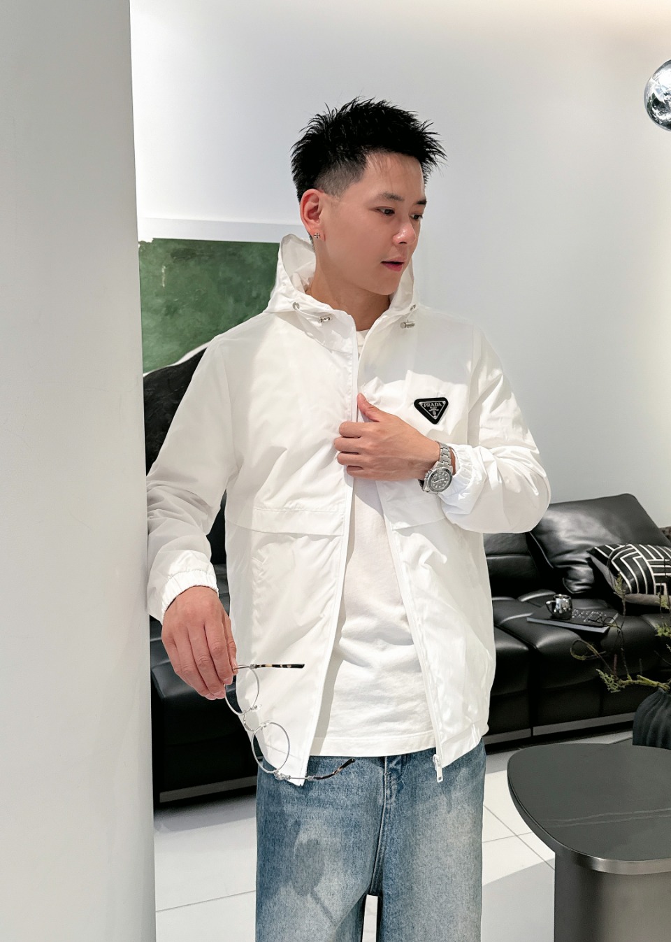 NO:530513,Prada 2025 autumn new men's jacket, original single three-standard full high-end version!  Customized fabrics for counters are breathable and comfortable, with impeccable details, brand elements design concept, professional purchasing level reflects high quality. The feel is delicate and soft!  It is casually cut, with a great upper body style!  Code number M~XXXL,,prada,jackets & coats,jackets & coats,alexander wang19860909普拉达 2025秋季新款男士夹克外套,原单三标齐全高端版本！专柜定制面料 透气舒适度高,细节无可挑剔,品牌元素设计理念,专业代购级体现高品质.手感细腻柔软！呈现休闲裁剪,上身版型超赞！码数M～XXXL,,prada,jackets & coats,jackets & coats,alexander wang,Men's clothing