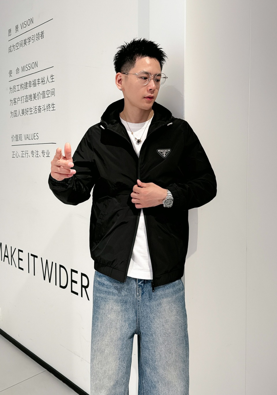 NO:530481,Prada 2025 autumn new men's jacket, original single three-standard full high-end version!  Customized fabrics for counters are breathable and comfortable, with impeccable details, brand elements design concept, professional purchasing level reflects high quality. The feel is delicate and soft!  It is casually cut, with a great upper body style!  Code number M~XXXL,,prada,jackets & coats,jackets & coats,alexander wang19860909普拉达 2025秋季新款男士夹克外套,原单三标齐全高端版本！专柜定制面料 透气舒适度高,细节无可挑剔,品牌元素设计理念,专业代购级体现高品质.手感细腻柔软！呈现休闲裁剪,上身版型超赞！码数M～XXXL,,prada,jackets & coats,jackets & coats,alexander wang,Men's clothing