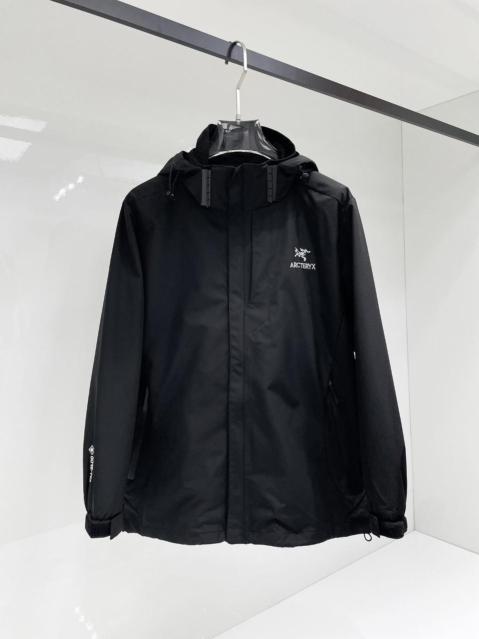 NO:525081,Archaeopteryx 2025 autumn new men's jacket, original single three-standard full high-end version!  Customized fabrics for counters are breathable and comfortable, with impeccable details, brand elements design concept, professional purchasing level reflects high quality. The feel is delicate and soft!  It is casually cut, with a great upper body style!  Code number M~XXXL,arc'teryx,jackets & coats,jackets & coats,alexander wang19860909始祖鸟 2025秋季新款男士夹克外套,原单三标齐全高端版本！专柜定制面料 透气舒适度高,细节无可挑剔,品牌元素设计理念,专业代购级体现高品质.手感细腻柔软！呈现休闲裁剪,上身版型超赞！码数M～XXXL,arc'teryx,jackets & coats,jackets & coats,alexander wang,Men's clothing