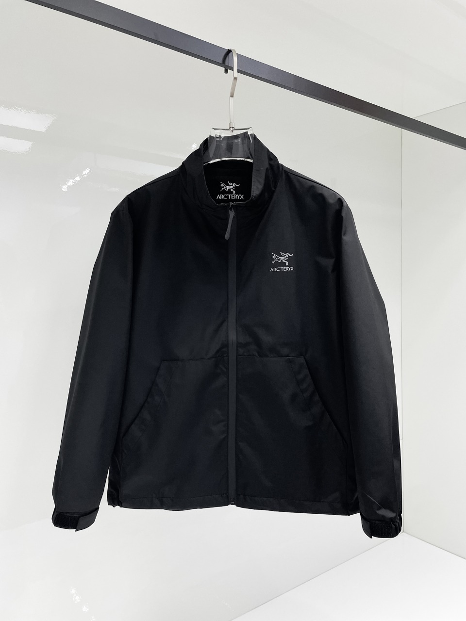 NO:525078,Archaeopteryx 2025 autumn new men's jacket, original single three-standard full high-end version!  Customized fabrics for counters are breathable and comfortable, with impeccable details, brand elements design concept, professional purchasing level reflects high quality. The feel is delicate and soft!  It is casually cut, with a great upper body style!  Code number M~XXXL,arc'teryx,jackets & coats,jackets & coats,alexander wang19860909始祖鸟 2025秋季新款男士夹克外套,原单三标齐全高端版本！专柜定制面料 透气舒适度高,细节无可挑剔,品牌元素设计理念,专业代购级体现高品质.手感细腻柔软！呈现休闲裁剪,上身版型超赞！码数M～XXXL,arc'teryx,jackets & coats,jackets & coats,alexander wang,Men's clothing