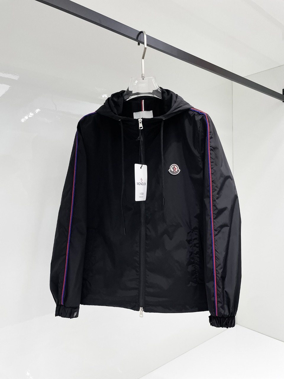 NO:525075,The new men's jacket for 2025 autumn, the original single three-standard full high-end version!  Customized fabrics for counters are breathable and comfortable, with impeccable details, brand elements design concept, professional purchasing level reflects high quality. The feel is delicate and soft!  It is casually cut, with a great upper body style!  Code number M~XXXL, Moncler, jackets & coats, jackets & coats, alexander wang19860909蒙口 2025秋季新款男士夹克外套,原单三标齐全高端版本！专柜定制面料 透气舒适度高,细节无可挑剔,品牌元素设计理念,专业代购级体现高品质.手感细腻柔软！呈现休闲裁剪,上身版型超赞！码数M～XXXL,,Moncler,jackets & coats,jackets & coats,alexander wang,Men's clothing