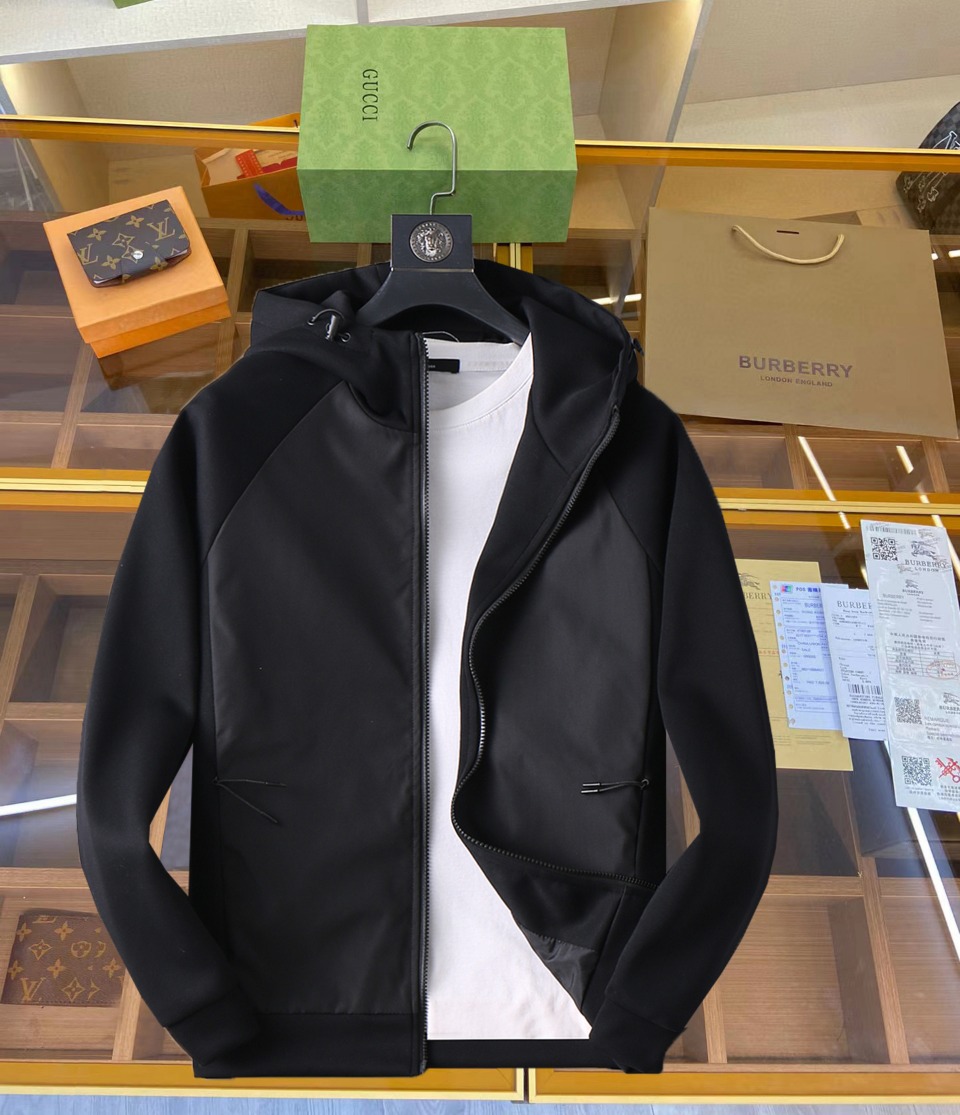 NO:519430,The new 2025 spring jacket, the new product on the show is perfect, comfortable and warm, the three-standard complete colors and full and attractive, and the very outstanding design easily advances the sense of fashion. The workmanship is extremely exquisite and rigorous, and the wiring is neat and meticulous!  A masterpiece of a big-name designer!  The upper body doesn't look bloated and super handsome!  Spot code M ~ XXXL,,Moncler,jackets & coats,jackets & coats,alexander wang19860909蒙口 2025春季新款夹克外套,秀场新品品相非常完美,舒适保暖,三标齐全色泽饱满诱人,非常出彩的设计,轻松将时髦感进阶,做工极为考究严谨,走线工整细致！大牌设计师巨作！上身不显臃肿、超级帅气！现货码数M ～ XXXL,,Moncler,jackets & coats,jackets & coats,alexander wang,Men's clothing