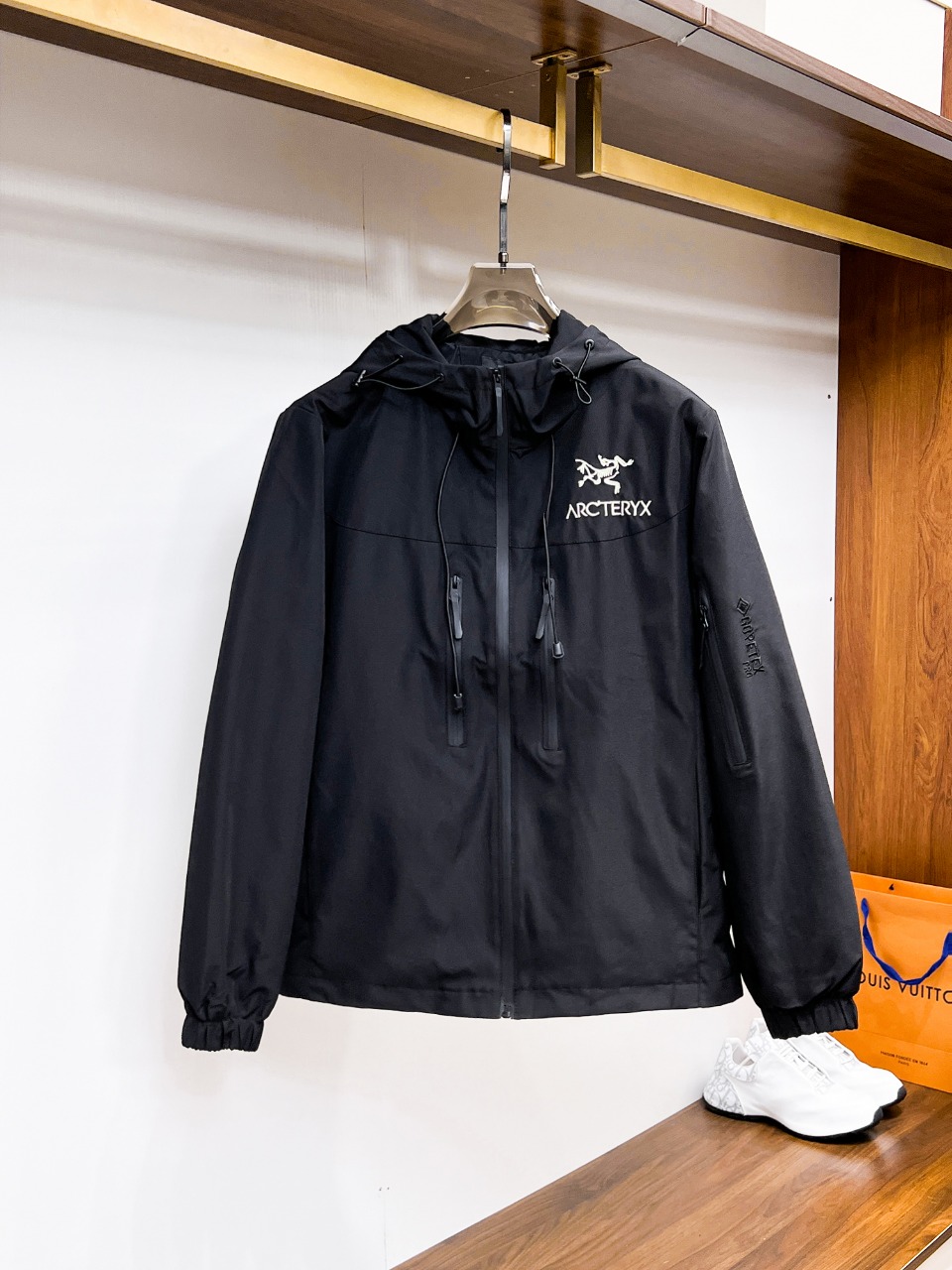 NO:612121,Arc'teryx 2025 new autumn jacket, the new product on the show is in perfect condition, comfortable and warm to wear on both sides, complete with three labels, full and attractive color, very outstanding design, easily upgrades the fashion sense, extremely elegant and rigorous workmanship, neat and meticulous wiring!  A masterpiece from a famous designer!  The upper body does not look bloated and is super handsome!  Available size M ~ XXXL,arc'teryx,jackets & coats,jackets & coats,alexander wang19860909始祖鸟2025秋季新款夹克外套,秀场新品品相非常完美,双面穿舒适保暖,三标齐全色泽饱满诱人,非常出彩的设计,轻松将时髦感进阶,做工极为考究严谨,走线工整细致！大牌设计师巨作！上身不显臃肿、超级帅气！现货码数M ～ XXXL,arc'teryx,jackets & coats,jackets & coats,alexander wang,Men's clothing