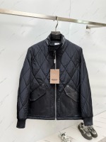 Apoya a la devolución de año nuevo e intercambio P375 Burberry 2024 Autumn and Winter New Casual y de moda Chaqueta de algodón de algodón de algodón, estilo de diseño de súper vanguardia, delicado y cómodo, muy ligero y no fácil de arrugas. Múltiple artesanía El diseño general es bastante visual, la parte superior del cuerpo es informal y elegante, con un cierto grado de claridad, y definitivamente se recomienda estar en el temperamento de moda de vanguardia, imprescindible para el ocio urbano. Tamaño M-XXXL (175 140 Catties Wear L Máximo Desgaste 195 Catties) 1 Apoya a la devolución de año nuevo e intercambio P375 Burberry 2024 Autumn and Winter New Casual y de moda Chaqueta de algodón de algodón de algodón, estilo de diseño de súper vanguardia, delicado y cómodo, muy ligero y no fácil de arrugas. Múltiple artesanía El diseño general es bastante visual, la parte superior del cuerpo es informal y elegante, con un cierto grado de claridad, y definitivamente se recomienda estar en el temperamento de moda de vanguardia, imprescindible para el ocio urbano. Tamaño M-XXXL (175 140 Catties Wear L Máximo Desgaste 195 Catties)
