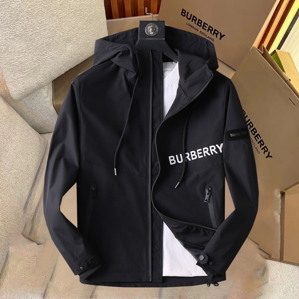 NO:520658,Burberry's new spring jacket for 2025, the new product on the show is perfect, comfortable and warm, the three-standard complete colors and full and attractive, and the very outstanding design easily advances the sense of fashion. The workmanship is extremely exquisite and rigorous, and the wiring is neat and meticulous!  A masterpiece of a big-name designer!  The upper body doesn't look bloated and super handsome!  Spot code M ~ XXXL,,burberry,jackets & coats,jackets & coats,alexander wang19860909巴宝莉 2025春季新款夹克外套,秀场新品品相非常完美,舒适保暖,三标齐全色泽饱满诱人,非常出彩的设计,轻松将时髦感进阶,做工极为考究严谨,走线工整细致！大牌设计师巨作！上身不显臃肿、超级帅气！现货码数M ～ XXXL,,burberry,jackets & coats,jackets & coats,alexander wang,Men's clothing