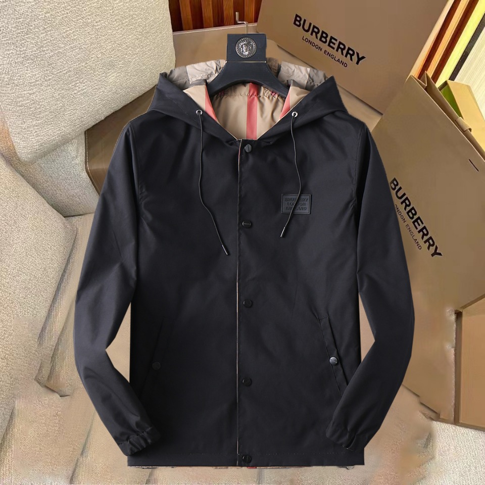 NO:520647,Burberry's new spring jacket for 2025, the new product on the show is perfect, comfortable and warm, the three-standard complete colors and full and attractive, and the very outstanding design easily advances the sense of fashion. The workmanship is extremely exquisite and rigorous, and the wiring is neat and meticulous!  A masterpiece of a big-name designer!  The upper body doesn't look bloated and super handsome!  Spot code M ~ XXXL,,burberry,jackets & coats,jackets & coats,alexander wang19860909巴宝莉 2025春季新款夹克外套,秀场新品品相非常完美,舒适保暖,三标齐全色泽饱满诱人,非常出彩的设计,轻松将时髦感进阶,做工极为考究严谨,走线工整细致！大牌设计师巨作！上身不显臃肿、超级帅气！现货码数M ～ XXXL,,burberry,jackets & coats,jackets & coats,alexander wang,Men's clothing