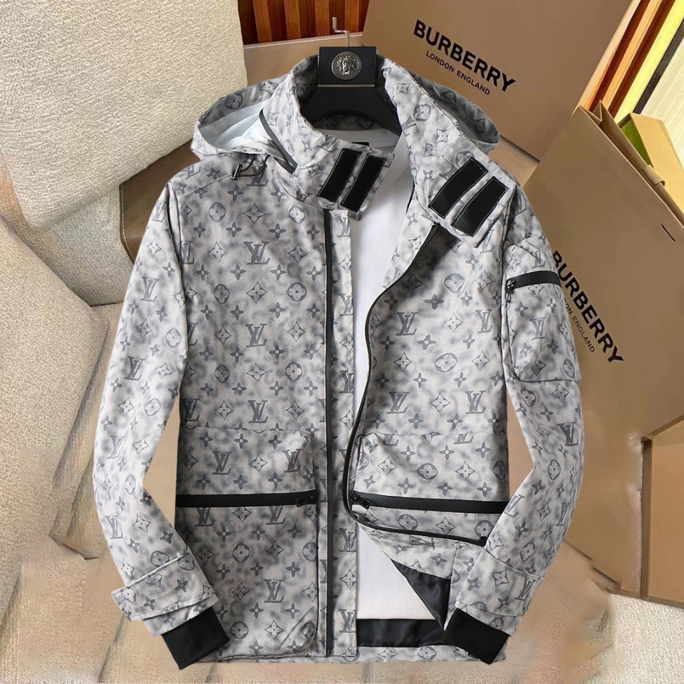 NO:520662,Lv 2025 spring new jacket jacket, the new product on the show is perfect, comfortable and warm, the three standards are complete in color and full and attractive, and the very outstanding design easily advances the sense of fashion, the workmanship is extremely exquisite and rigorous, and the wiring is neat and meticulous!  A masterpiece of a big-name designer!  The upper body doesn't look bloated and super handsome!  Spot code M ~ XXXL,,louis vuitton,jackets & coats,jackets & coats,alexander wang19860909Lv 2025春季新款夹克外套,秀场新品品相非常完美,舒适保暖,三标齐全色泽饱满诱人,非常出彩的设计,轻松将时髦感进阶,做工极为考究严谨,走线工整细致！大牌设计师巨作！上身不显臃肿、超级帅气！现货码数M ～ XXXL,,louis vuitton,jackets & coats,jackets & coats,alexander wang,Men's clothing