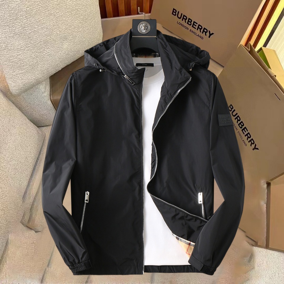 NO:520678,Burberry's new spring jacket for 2025, the new product on the show is perfect, comfortable and warm, the three-standard complete colors and full and attractive, and the very outstanding design easily advances the sense of fashion. The workmanship is extremely exquisite and rigorous, and the wiring is neat and meticulous!  A masterpiece of a big-name designer!  The upper body doesn't look bloated and super handsome!  Spot code M ~ XXXL,,burberry,jackets & coats,jackets & coats,alexander wang19860909巴宝莉 2025春季新款夹克外套,秀场新品品相非常完美,舒适保暖,三标齐全色泽饱满诱人,非常出彩的设计,轻松将时髦感进阶,做工极为考究严谨,走线工整细致！大牌设计师巨作！上身不显臃肿、超级帅气！现货码数M ～ XXXL,,burberry,jackets & coats,jackets & coats,alexander wang,Men's clothing