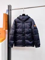 P435 Gucci 2024 Autumn and Winter New Down Jacket. Esta se conoce como la chaqueta más cara, todo con 90 mierdas. Con la combinación de logotipo clásica, lo primero que ves es lleno de impacto visual, excelente rendimiento de calor, liviano y no pesado, y el esponjoso después de la compresión es buena, ¡y la temperatura de bloqueo de calor está concentrado! Diseño personalizado de bloqueo de color, fresco y enérgico! Hay demasiadas versiones en el mercado. él. Además, la tela y la mano de obra definitivamente no son el mismo nivel. sus ojos. Completa tres estándares! ¡La misma serie de hombres y mujeres! Número de tamaños: M-3XL. 1 P435 Gucci 2024 Autumn and Winter New Down Jacket. Esta se conoce como la chaqueta más cara, todo con 90 mierdas. Con la combinación de logotipo clásica, lo primero que ves es lleno de impacto visual, excelente rendimiento de calor, liviano y no pesado, y el esponjoso después de la compresión es buena, ¡y la temperatura de bloqueo de calor está concentrado! Diseño personalizado de bloqueo de color, fresco y enérgico! Hay demasiadas versiones en el mercado. él. Además, la tela y la mano de obra definitivamente no son el mismo nivel. sus ojos. Completa tres estándares! ¡La misma serie de hombres y mujeres! Número de tamaños: M-3XL.