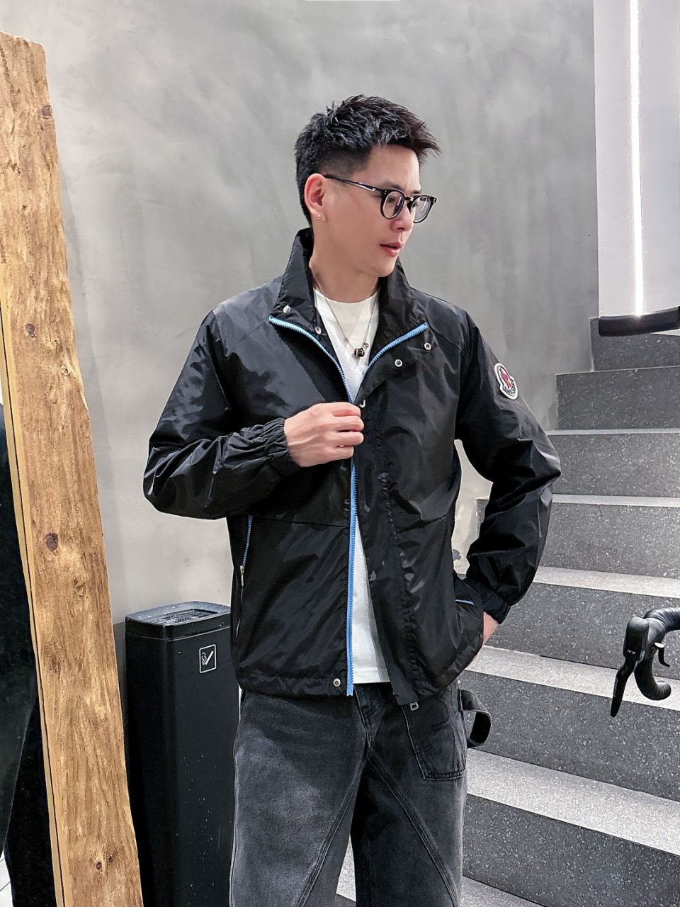 NO:530519,The new men's jacket for 2025 Autumn, the original single three-standard full high-end version!  Customized fabrics for counters are breathable and comfortable, with impeccable details, brand elements design concept, professional purchasing level reflects high quality. The feel is delicate and soft!  It is casually cut, with a great upper body style!  Code number M~XXXL, Moncler, jackets & coats, jackets & coats, alexander wang19860909蒙口2025秋季新款男士夹克外套,原单三标齐全高端版本！专柜定制面料 透气舒适度高,细节无可挑剔,品牌元素设计理念,专业代购级体现高品质.手感细腻柔软！呈现休闲裁剪,上身版型超赞！码数M～XXXL,,Moncler,jackets & coats,jackets & coats,alexander wang,Men's clothing