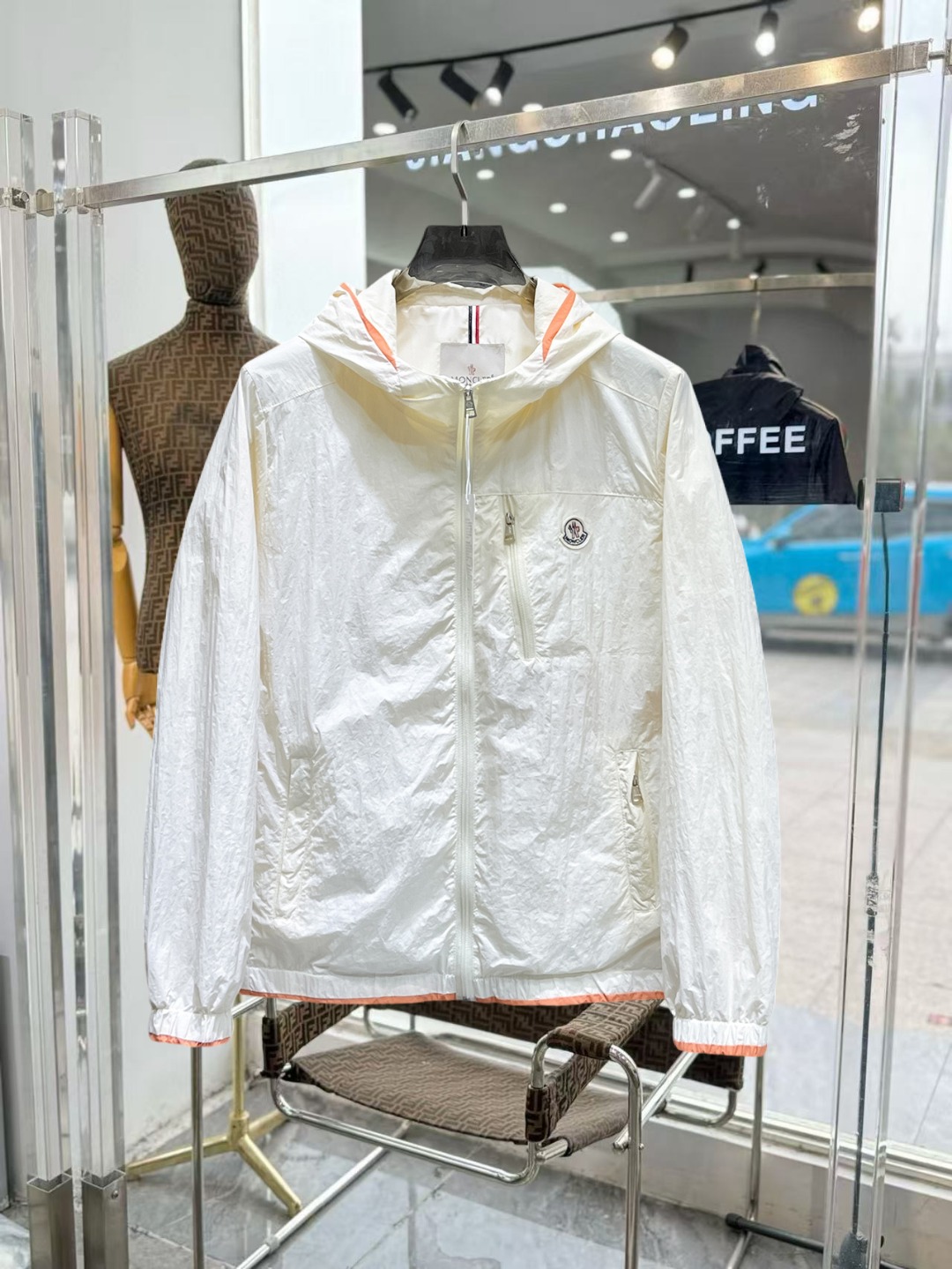 NO:649656,Mengkou The same style as the official website, complete with three labels, sold in advance. 2025ss new autumn men's jackets, high-end version with complete three labels from the original order. Custom-made fabrics at the counter. Highly breathable and comfortable, impeccable details, brand element design concept, reflecting high quality. Delicate and soft feel. Casual tailoring, excellent upper body size. Size M～3XL, maximum wear 195 catties, Moncler, jackets & coats, jackets & coats, alexander wang19860909蒙口 官网同款,三标齐全,提前发售 2025ss秋季新款男士夹克外套,原单三标齐全高端版本 专柜定制面料 透气舒适度高,细节无可挑剔,品牌元素设计理念,体现高品质.手感细腻柔软 呈现休闲裁剪,上身版型超赞 码数M～3XL,最大穿195斤,,Moncler,jackets & coats,jackets & coats,alexander wang,Men's clothing