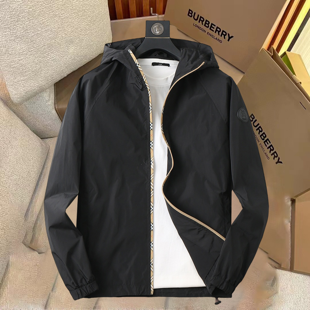 NO:540098,Burberry's official website is the same model, released in advance!  2025ss Spring New Men's Jacket, original single three-standard full high-end version!  With hidden hat, customized fabric for counter, high breathability and comfort, impeccable details, brand element design concept, reflecting high quality. The feel is delicate and soft!  It is casually cut, with a great upper body style!  The size M~3XL, the maximum wear is 195 catties., burberry, jackets & coats, jackets & coats, hats, alexander wang19860909巴宝莉 官网同款,提前发售！2025ss开春新款男士夹克外套,原单三标齐全高端版本！带隐藏帽,专柜定制面料 透气舒适度高,细节无可挑剔,品牌元素设计理念,体现高品质.手感细腻柔软！呈现休闲裁剪,上身版型超赞！码数M～3XL,最大穿195斤.,,burberry,jackets & coats,jackets & coats,hats,alexander wang,Men's clothing