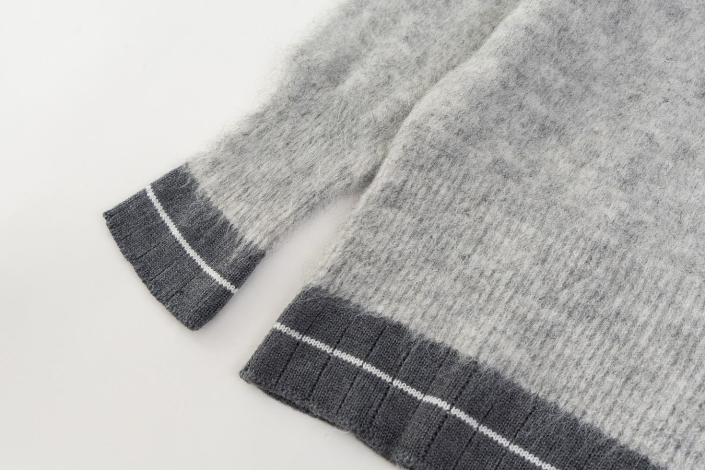 22FW GVC Lettered Sweater: Nozzle Comparison and Market Mapping in Grey, XS-L Sizes - 图片 7